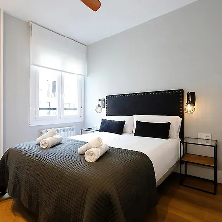 Con Parking A 15 De La Playa Сан-Себастьян