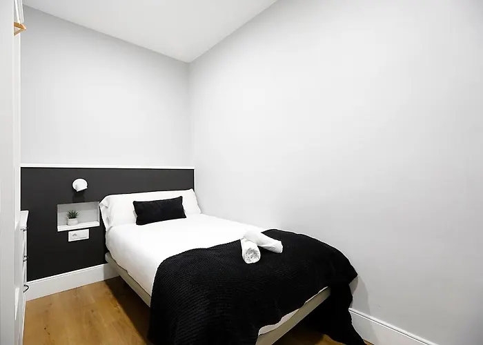 Con Parking A 15 De La Playa * Сан-Себастьян